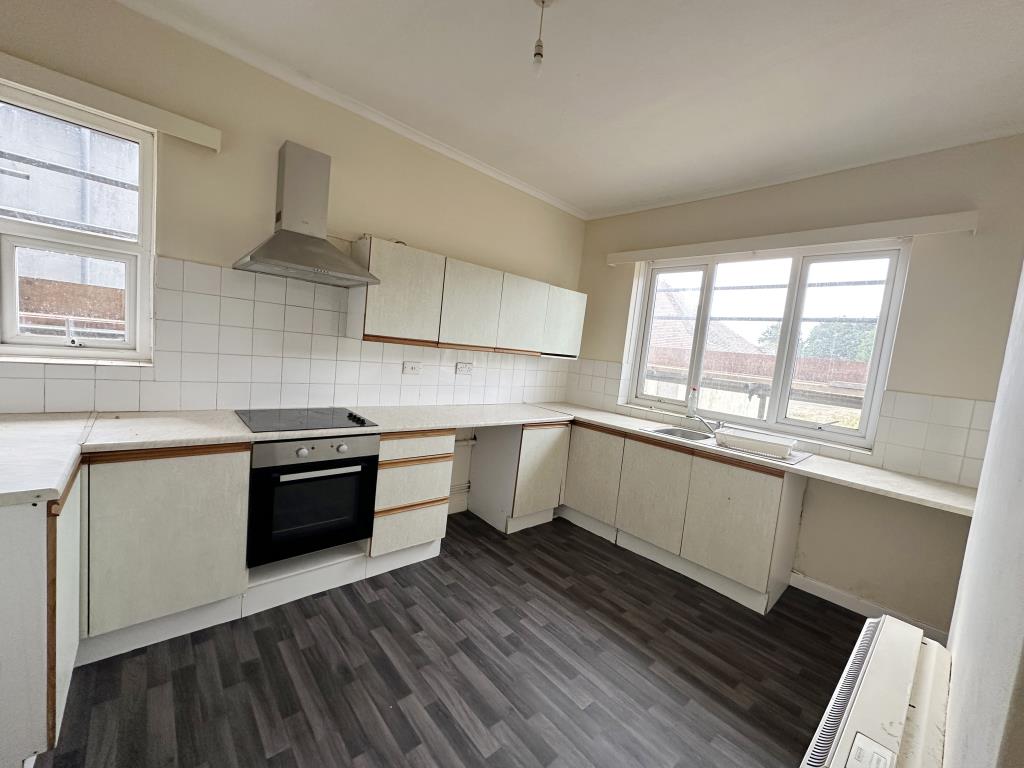 Lot: 57 - ONE-BEDROOM FLAT FOR INVESTMENT - Kitchen